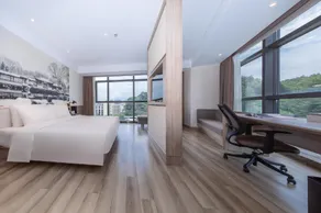Atour Hotel Nanjing Station North Square - Image 2