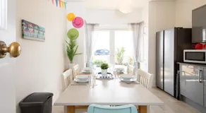 Apartamento vacacional con barbacoa, internet de alta velocidad y jardín | Vistas al agua - Image 2