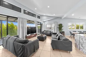 Family-sized Retreat With Private Garage - Image 3
