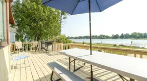 Campau cottage 1 bed Lakefront hot swim pool spa cottage - Image 3