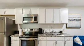 Charming 2BR Retreat-Free Parking - Image 4