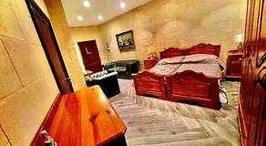 Dreamy space with caved pool - Image 2