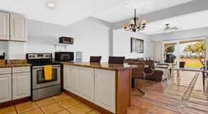 Stylish apartment near beach & dining with pool, hot tub, tennis, & large patio - Image 4