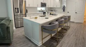 Ocean Drive Luxe Retreat Stylish City Hideaway - Image 3