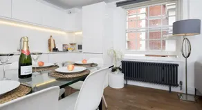 Aircon 2 Bedr, 3 Beds, 2 Bath Covent Garden, Subway - Image 5
