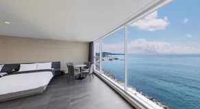 Sharp & Flat Hotel - Image 3