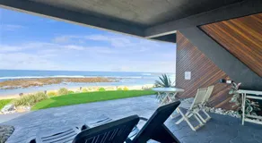 Absolute Beachfront l Couples Getaway - Image 3
