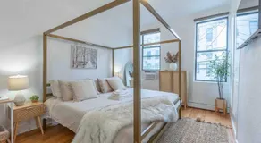 25 Percent OFF Spring Special Book Cozy King Bed Now! - Image 2