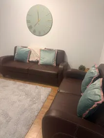4 Bedroom Aprt in Warwick with free parking & Wifi - Image 3