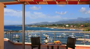 Faros Luxury Suites - Image 3