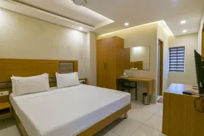 Hotel Crescent Inn (Vanagaram, Apollo Hospital,Ramachandra and Aravind Eye) - Image 2