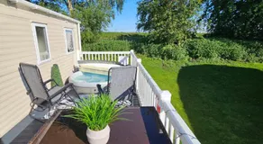 Lake View with Private Hot Tub at Tattershall Lakes - Image 5