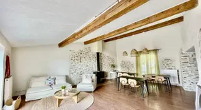 Suites zen dans maison d'hôtes avec piscine intérieure et jardin - Image 2