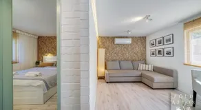 Zöld Ajtós Ház - Image 2