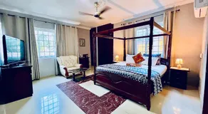 Coconut Pointe Villa & Beach Resort - Image 2