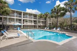 Casa Bella Inn and Suites - Image 2