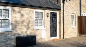 Town Centre - Free Parking - Sleeps 5 - Image 3