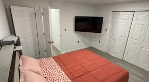 Elegant Comfortable Escape with Fast WiFi - Image 3