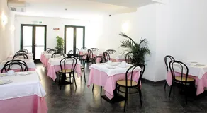 Hotel Riviera - Image 2
