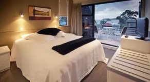 Pioneer Waterfront Apartments - Image 2