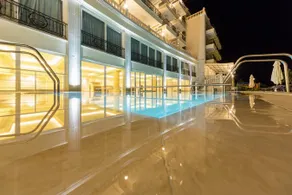 Therma Palace - Balneo SPA, Free parking & Beach - Image 2