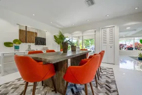 Boho House - Stylist Home with Parking and large Yard - Image 4