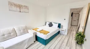 Luxury Flat Near Central London - Tower Bridge- Covent Garden - Image 2