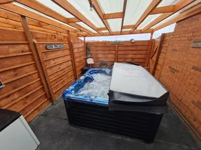 The Mayfair Lodge & Family Suite - Image 5