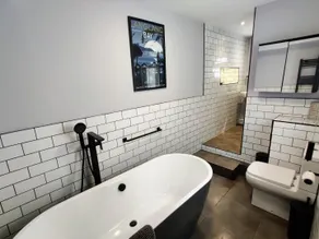 Luxury Mumbles Home with Hot Tub and Sea Views - Image 2