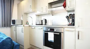 Wine Street Apartments By N And N Stays, Lovely City Centre Apartment Close to Cabot Circus, Perfect base for Corporate and Leisure guests visiting the city - Image 2