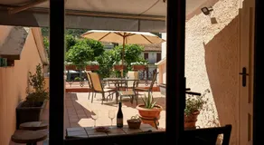 Amplio apartamento rural con terraza - Image 4