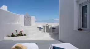 White Swallow Suite Santorini - Image 2