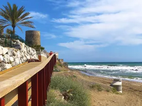 Dona Lola Patricia - Spacious 3 bedroom top floor apartment with uninterrupted sea views - Only a few meters to Calahonda beach - Costa del Sol - CS188 - Image 3