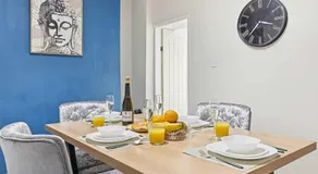 2 Bedroom House, ideal for contractors or larger groups - Image 5