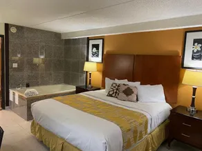 MARVIN'S GARDEN INN. - Image 2
