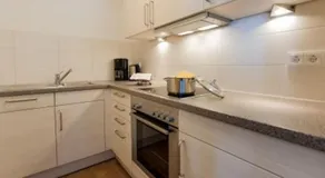 Double room, shower and bath, toilet - Image 5