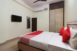 OYO 64749 Royal Residency - Image 4