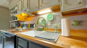 Historic Victorian Apartment - Image 5