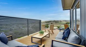 19 Carnegie Luxury - Linen Included - WiFi - Walk to beach - Town Views - Image 4