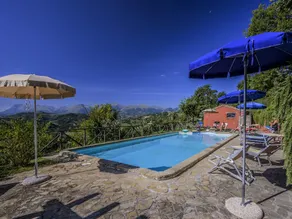 Country House in Monte San Martino with Pool - Image 3