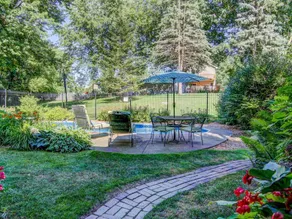 James Mulvey Carriage House Inn - Image 3