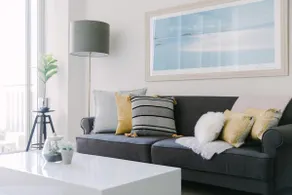 A Cozy 2BR Apt on Collins Near Flinders Station - Image 3