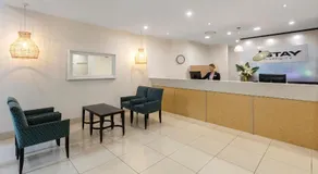Oaks Brisbane River City Suites - Image 4