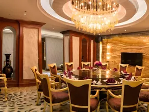 Auspicious Hotel - Image 3