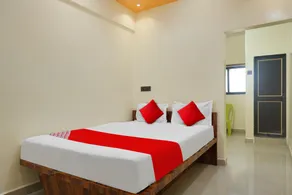 Hotel O Crown & Lodge - Image 2