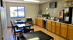 Econo Inn - Image 5