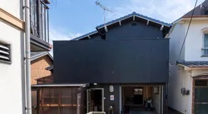 Houra no ie Takamatsu ホウラノイエ 高松 香川 木のぬくもりの一軒家 バイク自転車インナーガレージ 四国の発酵茶 - Image 4