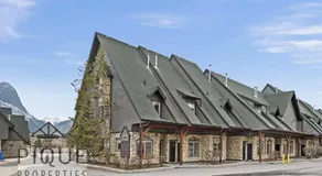 Mystic Mountain Chalet, Heated Outdoor Pool & Hot Tub, Free Parking, Fast Wifi! - Image 5