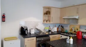 Lovely 1-bedroom flat within minutes from the beach! - Image 4