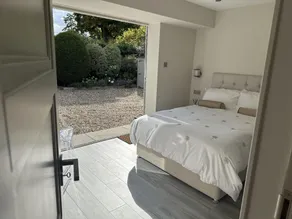Beautiful 1-Bed Studio in Bourne end - Image 2